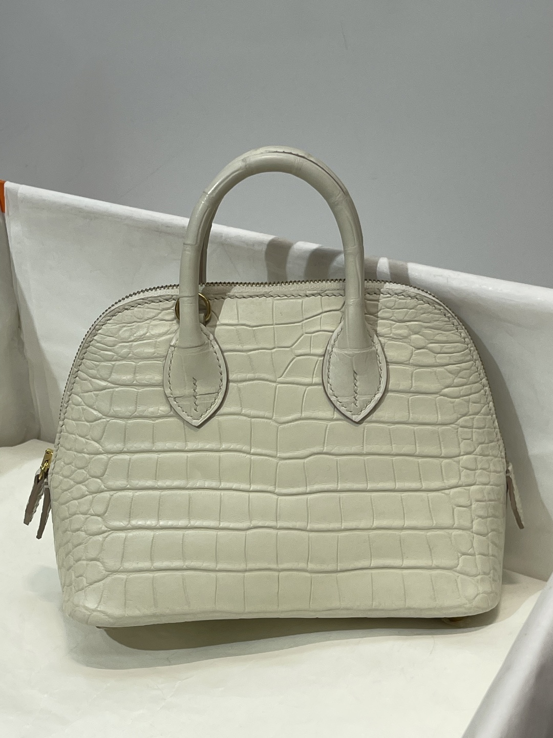 NO:701117,The glossy greasy feel is visible on the hands, glacier silver buckle, bowling ball bolid mini size!  Spot hc imported American crocodiles are hand-sewn!  ,Hermes,hermes,Hermes,19860909光泽油脂感上手可见 冰川白银扣 保龄球 bolid 迷你号！现货hc进口美洲鳄手工缝制！,爱马仕,hermes,Hermes,,Bag