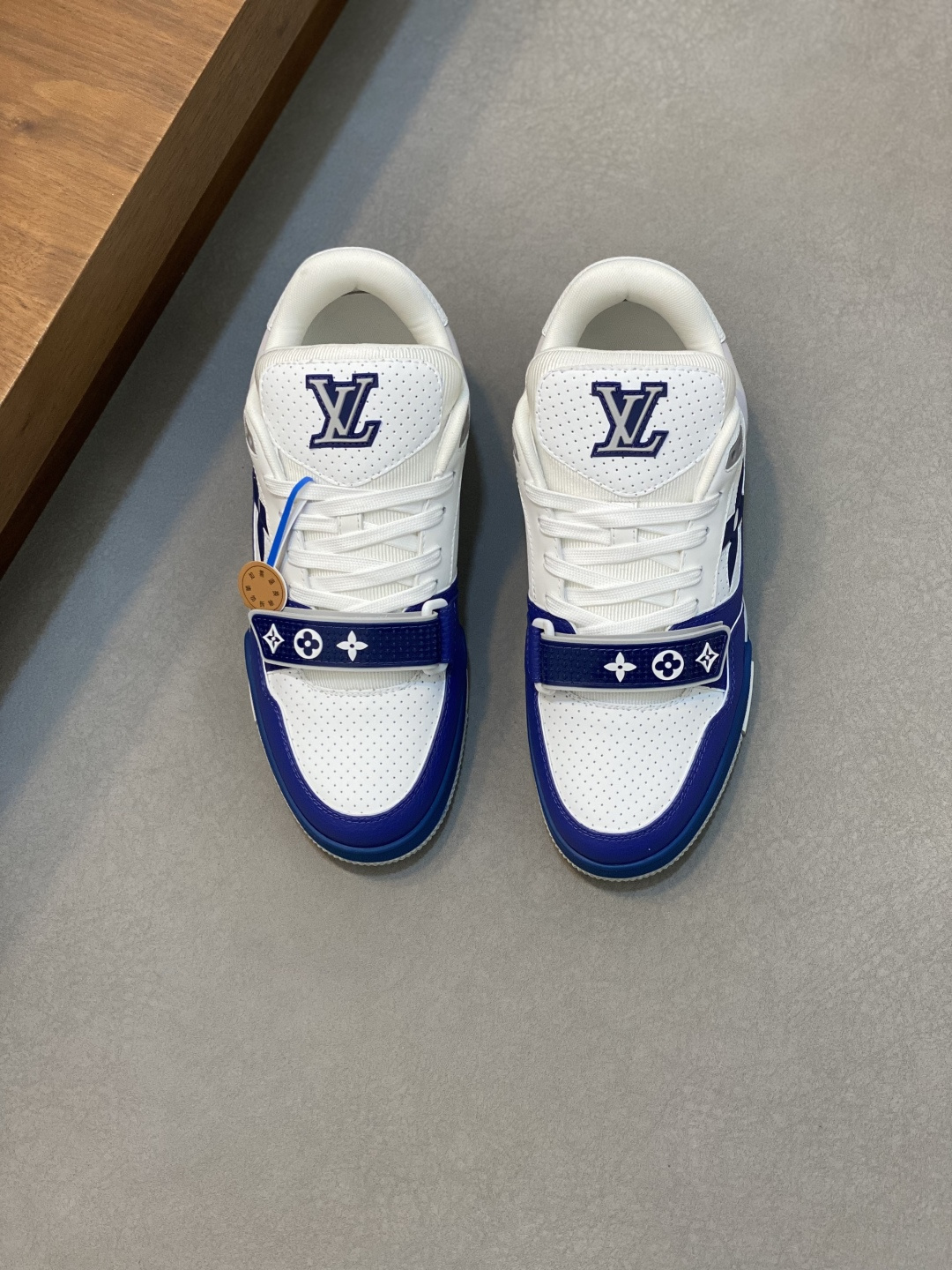 NO:280110,Donkey New Color Men's Trainer Sneaker, This LV Trainer Sneaker is made of soft grain calfskin, presenting a pure tone. The #54 logo on the back traces the brand was born in 1854. The designer handwritten brand logo embellishes one side, designed by virgil abloh himself, a very commemorative sneaker, a new lv Louis Vuitton louis vuitton trainer sneaker low casual sports culture versatile basketball shoes Size35-46 (customized for women 40 and men 46),,louis vuitton,louis vuitton,louis vuitton,louis vuitton,louis vuitton,louis vuitton,louis vuitton,louis vuitton,sneakers,cowhide19860909驴家 新配色 男士♂trainer运动鞋,本款 LV Trainer 运动鞋取材柔软粒面小牛皮,呈现纯净色调,后部#54标识追溯品牌诞生于1854年,设计师手写体品牌标识点缀一侧,virgil abloh亲自操刀设计,非常具有纪念价值的一款运动鞋,全新lv路易威登louis vuitton trainer sneaker low休闲运动文化百搭篮球板鞋 Size35-46（女40、男46订做）,,louis vuitton,louis vuitton,louis vuitton,louis vuitton,louis vuitton,sneakers,cowhide,Men's shoes