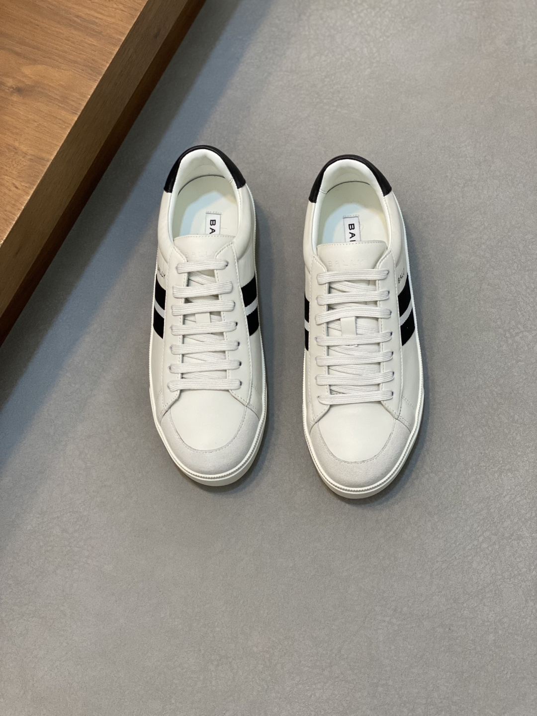 NO:280265,Ball*Bali's new casual sports shoes｜Dongguan raw materials｜Soft fabric Napa cowhide, folding and comfortable to go forward｜Bali ribbon and heel label add subtle colors to this basic shoe｜Original open mold rubber outsole｜No slip and wear resistance｜Super comfortable on foot Size39-44 (customized for 38.45.46),,bally,cowhide19860909Ball*巴利新款休闲运动男鞋｜莞产原材料猛货｜面料柔软纳帕牛皮 耐折越穿越舒适｜巴利丝带和鞋跟标签为这双基本鞋增添了微妙的色彩｜原版开模橡胶大底｜防滑耐磨｜上脚超级舒服 Size39-44（38.45.46定做）,,bally,cowhide,Men's shoes