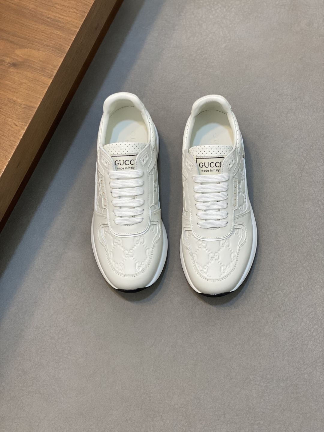 NO:338128,Brand G U C C I Color Original Color Number 38-44 Customized 45 Price Material Guqi Top-notch · Original Individual Product!  Premium and trendy men's sports and casual shoes!  A unique personality!  The upper is made of imported cowhide with Guqi printed logo spliced ​​cowhide inner lining. The original molded sole is high-quality and worthy of possession. Guqi casual shoes, cowhide19860909品牌G U C C I 颜色原版配色 码数38-44定做45 价格 材质古奇顶级·原单货！精品好货潮男运动休闲鞋！与众不同的个性！鞋面采用进口牛皮搭配古奇印花logo拼接牛皮内里 原版开模大底、高品质值得拥有,古奇 休闲鞋,cowhide,Men's shoes