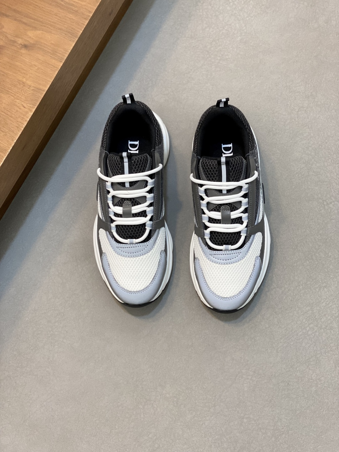 NO:222574,Brand Dior color original color matching, code number 39-44 customized 38.45.46 price Material Dior new casual shoes!  The details of the fashionable layout are impeccable, using cowhide with mesh patchwork to make comfortable and sweat-absorbing mesh. The foot pad feels comfortable and has excellent quality. Dior casual shoes, dior, dior, cowhide19860909品牌Dior 颜色原版配色 码数39-44定做38.45.46 价格 材质迪奥新款休闲鞋！时尚潮流的版面细节无可挑剔采用牛皮搭配网布拼接制作舒适吸汗的网布垫脚脚感舒适品质优越,Dior休闲鞋,dior,dior,cowhide,Men's shoes