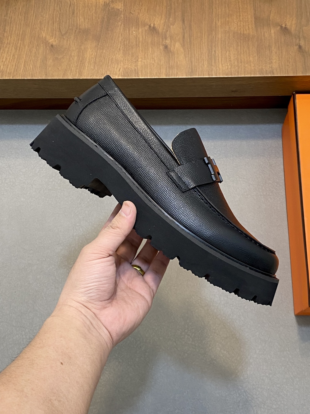 Hermès Men's Game Loafers in Matte Calfskin with Kelly Buckle 5 cmp i1743957588872 92 0 3