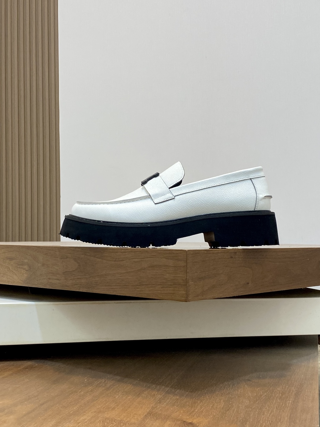 Hermes GAME White Leather Loafers with Kelly Buckle Slip-Ons, Sizes 39-44 3 cmp i1743957613662 4145 0 1