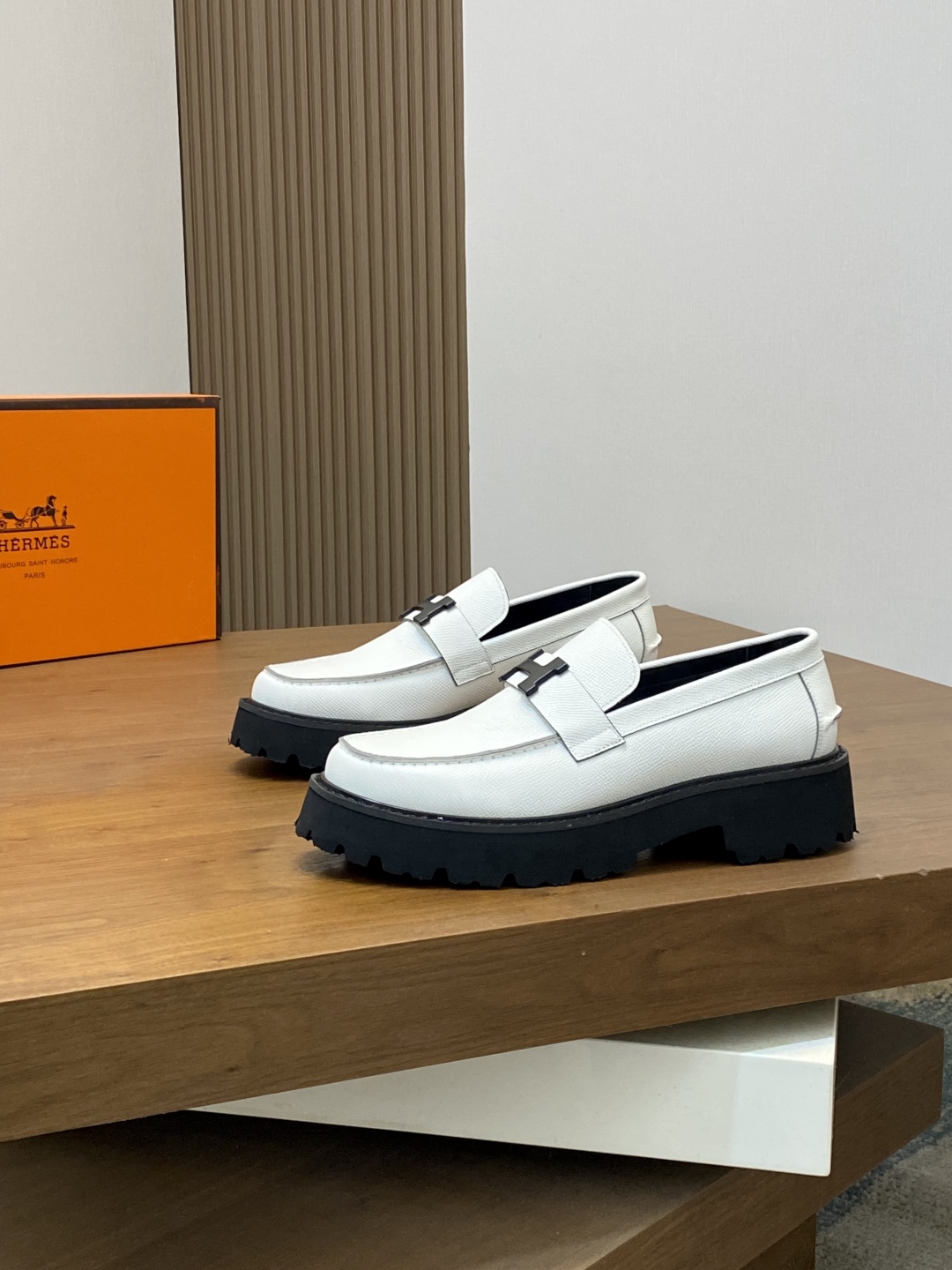 Hermes GAME White Leather Loafers with Kelly Buckle Slip-Ons, Sizes 39-44 4 cmp i1743957613685 686 0 2