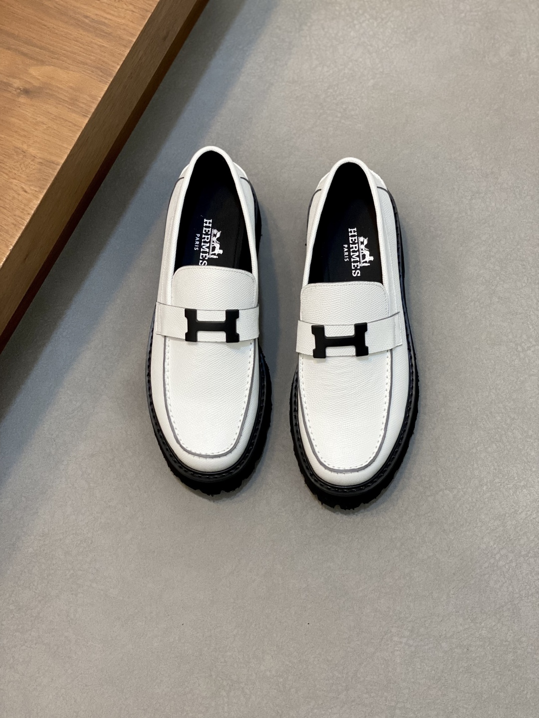 Hermes GAME White Leather Loafers with Kelly Buckle Slip-Ons, Sizes 39-44 2 cmp i1743957702144 1589 0 0