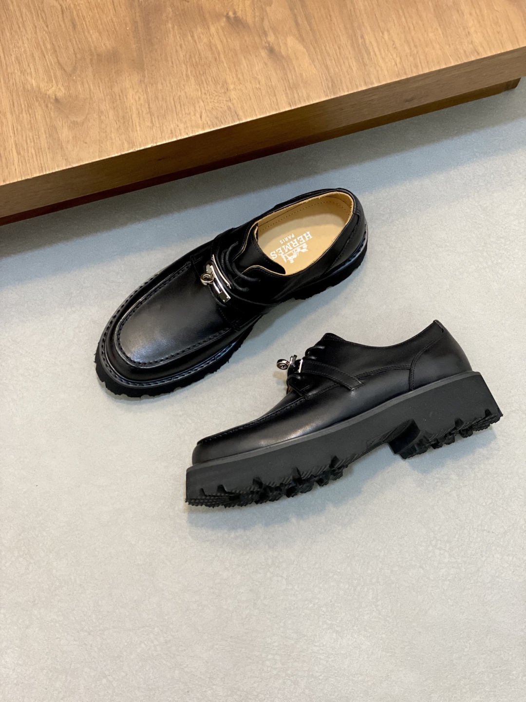 Hermes Men's Black Leather Loafers with Kelly Buckle - Urban Style 6 cmp i1743958120936 6792 0 4