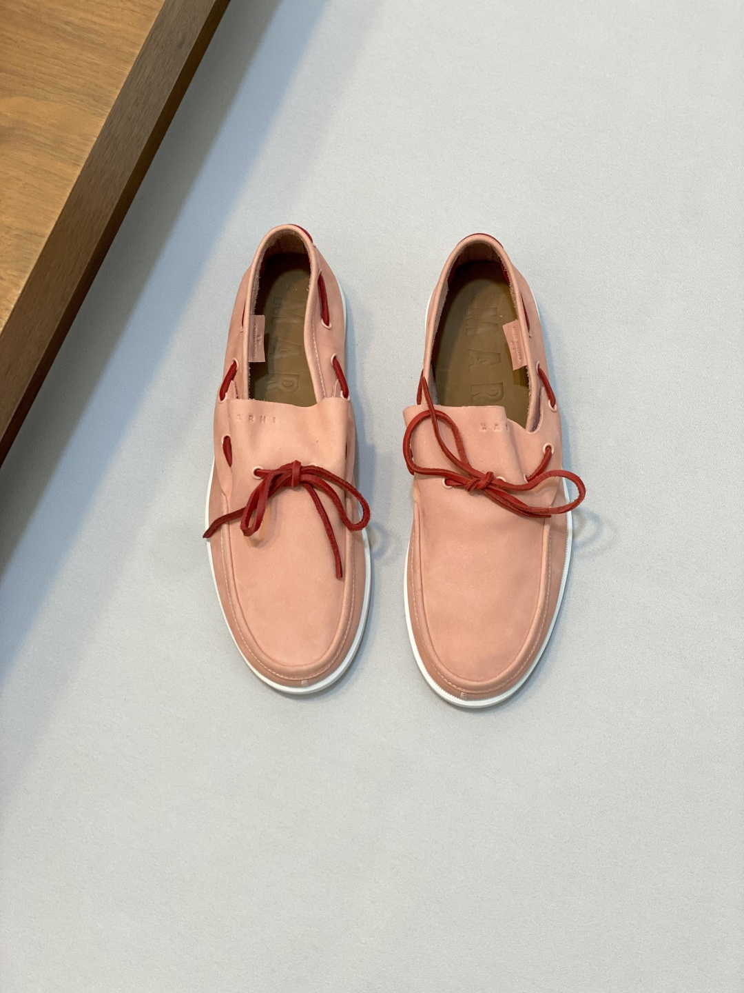 NO:222483,MAR NI Couple is the same as the star, made of imported top layer deer leather, original large sole, comfortable on the feet, and the workmanship and texture are as good as ever!  Please compare it any way, the highest version on the market!  Size36-44 (35.38.45. Custom made),19860909MAR NI 情侣 明星同款,进口头层鹿皮打造,原版大底,上脚舒适,做工质感一如既往的赞！请任意对比,市面最高版本！ Size36-44（35.38.45.订做）,,Men's shoes