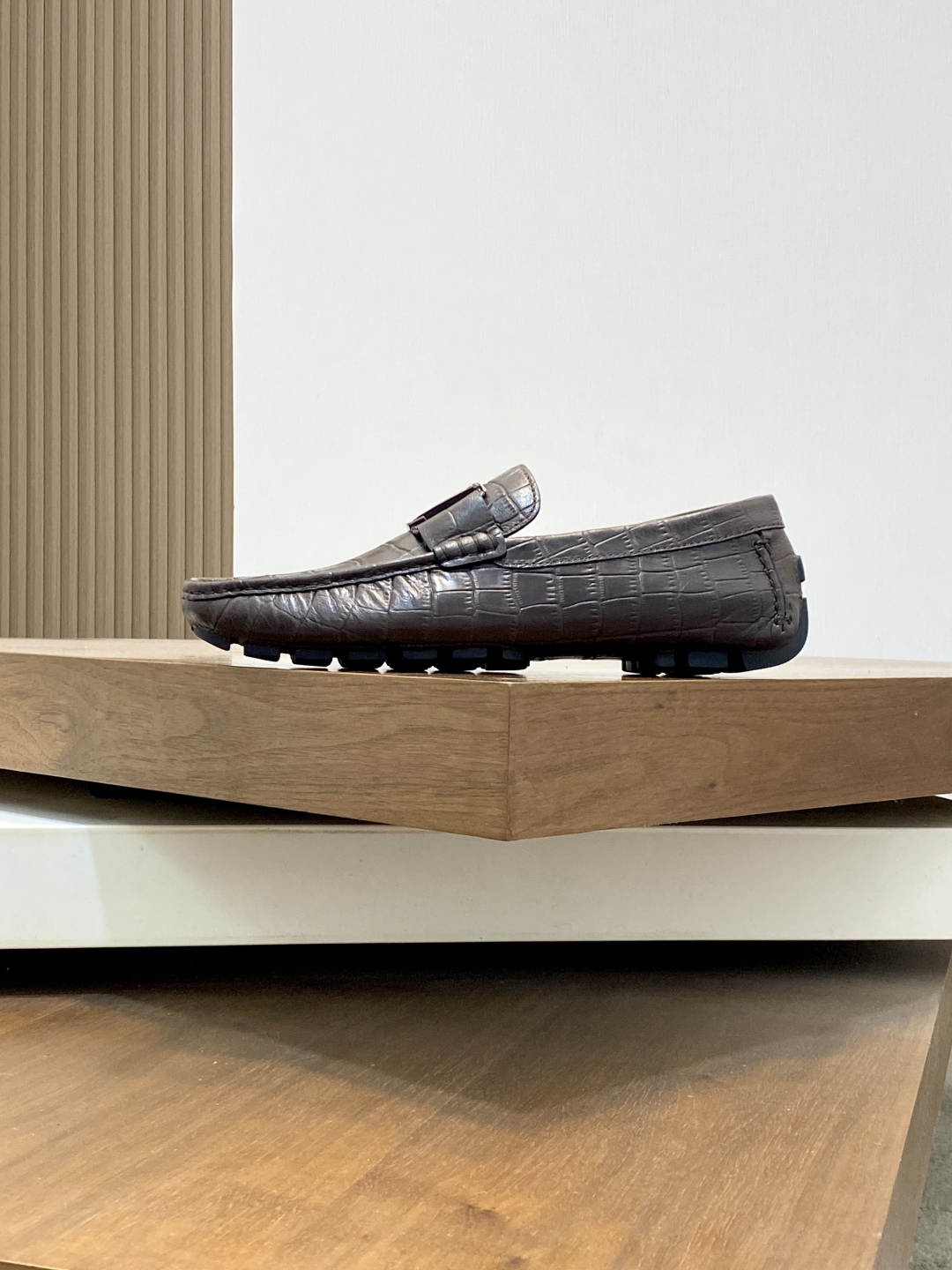 Louis Vuitton Men's Driver Loafers in Brown Croc-Embossed Leather, Size 39-44 3 cmp i1743959075858 9341 0 1