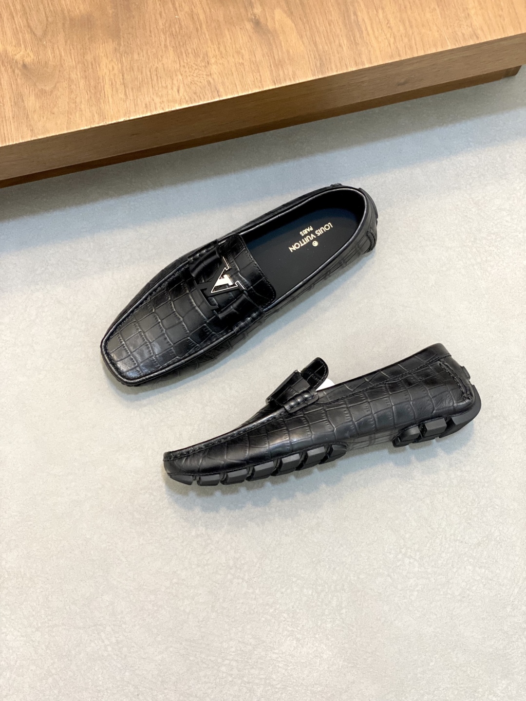 Louis Vuitton Men's Driving Loafers - Premium Leather, Comfortable & Stylish 6 cmp i1743959129988 831 0 4