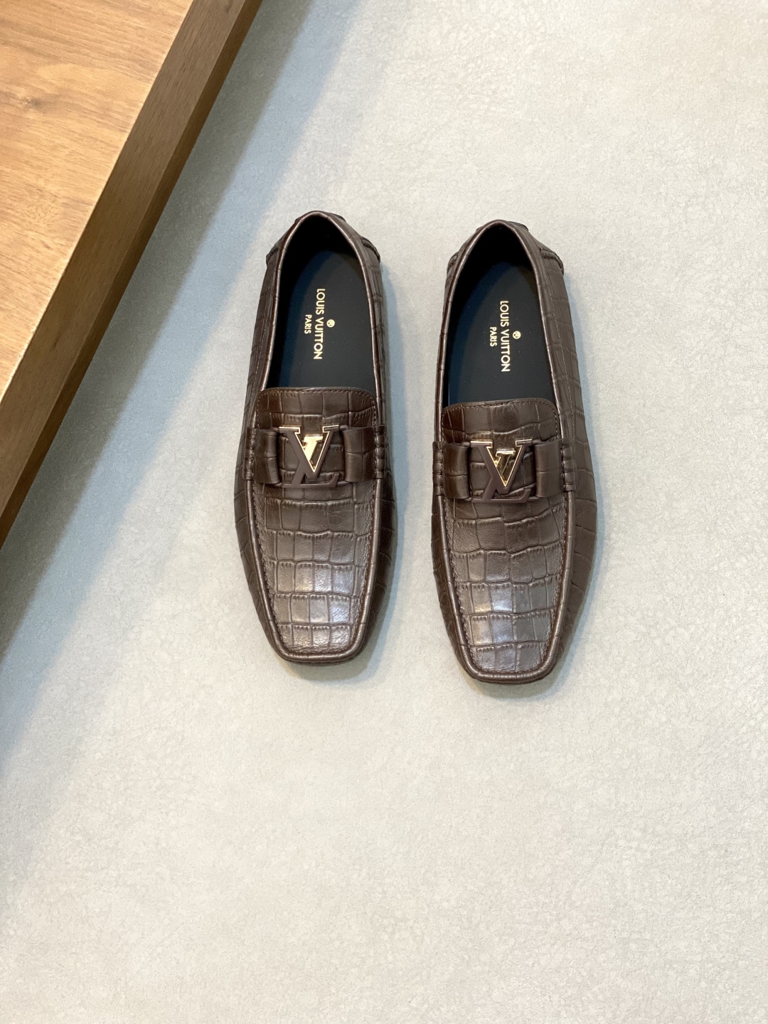 Louis Vuitton Men's Driver Loafers in Brown Croc-Embossed Leather, Size 39-44 1 Louis Vuitton Men's Driver Loafers in Brown Croc-Embossed Leather, Size 39-44