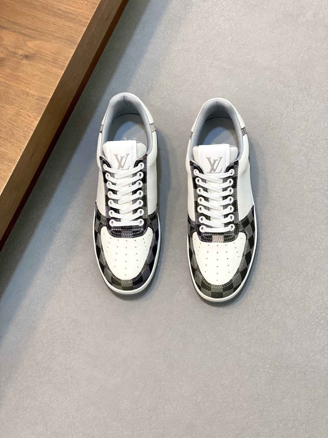 NO:222918,Brand LOUIS VUITTON original color matching code number 38-44 customized 45.46 price Material new Louis Vuitton casual shoes!  Original single-quality Labon craft upper adopts imported cowhide breathable mesh cloth inner style. Simple and atmospheric original LV outsole, Louis Vuitton, louis vuitton, louis vuitton, louis vuitton, louis vuitton, cowhide19860909品牌LOUIS VUITTON 颜色原版配色 码数38-44定做45.46 价格 材质路易威登新款 休闲鞋！原单品质拉邦工艺鞋面采用进口牛皮透气网布内里版型时尚 简单大气原版LV大底,路易威登,louis vuitton,louis vuitton,louis vuitton,cowhide,Men's shoes