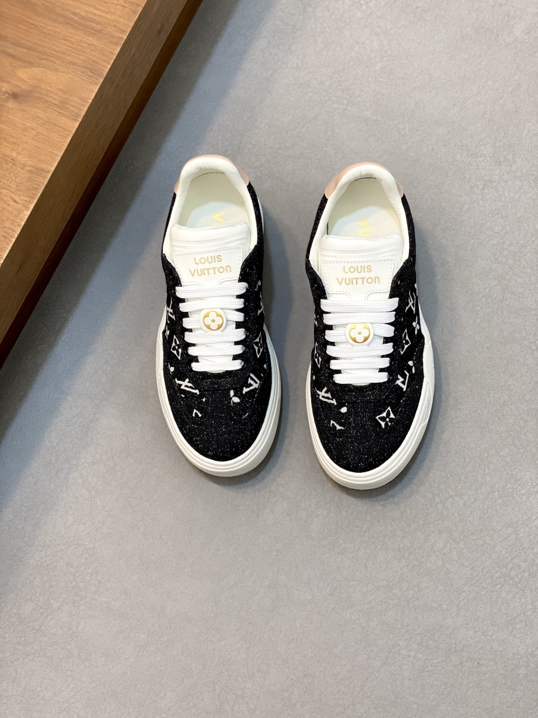 NO:338127,Brand LOUIS VUITTON original color matching, 35-45 couples price, material, new Louis Vuitton style, casual shoes!  Original single-quality Labon craft upper adopts cowhide printed cowhide inner style and fashionable. Simple and atmospheric original LV outsole, Louis Vuitton, louis vuitton, louis vuitton, louis vuitton, cowhide19860909品牌LOUIS VUITTON 颜色原版配色 码数35-45情侣款 价格 材质路易威登新款 休闲鞋！原单品质拉邦工艺鞋面采用牛皮印花牛皮内里版型时尚 简单大气原版LV大底,路易威登,louis vuitton,louis vuitton,louis vuitton,cowhide,Men's shoes