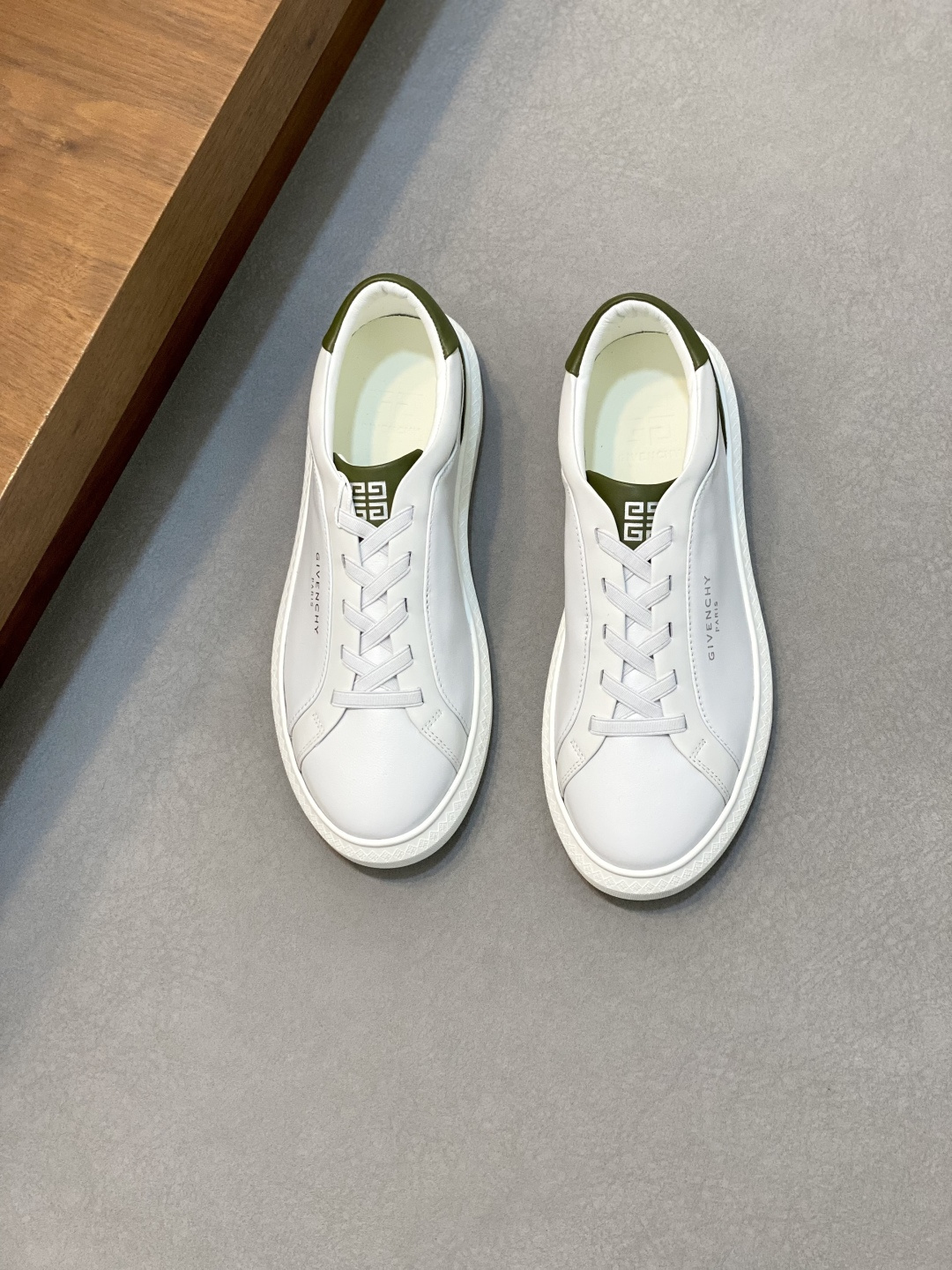 NO:222232,Brand GIVENCHY Color Original Color Number 39-44 Customized 38.45 Price Material Givenchy Top-grade Original Product!  The upper is sold simultaneously with cowhide and colored cloth water-dyed cowhide leather. Original outsole. The style is fashionable, simple and elegant. All-match style. Givenchy casual shoes. Givenchy, given, given, cowhide.19860909品牌GIVENCHY 颜色 原版配色 码数39-44定做38.45 价格 材质纪梵希顶级·原单货！精品好货专柜 同步发售鞋面采用牛皮搭配彩色布面水染牛皮里 原版大底 版型时尚简洁大方 百搭款,纪梵希休闲鞋,givenchy,givenchy,cowhide,Men's shoes