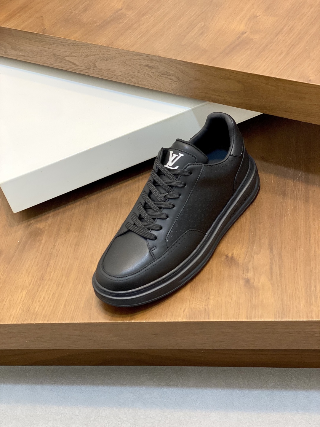 Men's Premium Leather Sneakers with Monogram Detail - Classic Style & Comfort 7 cmp i1744216640233 601 0 5