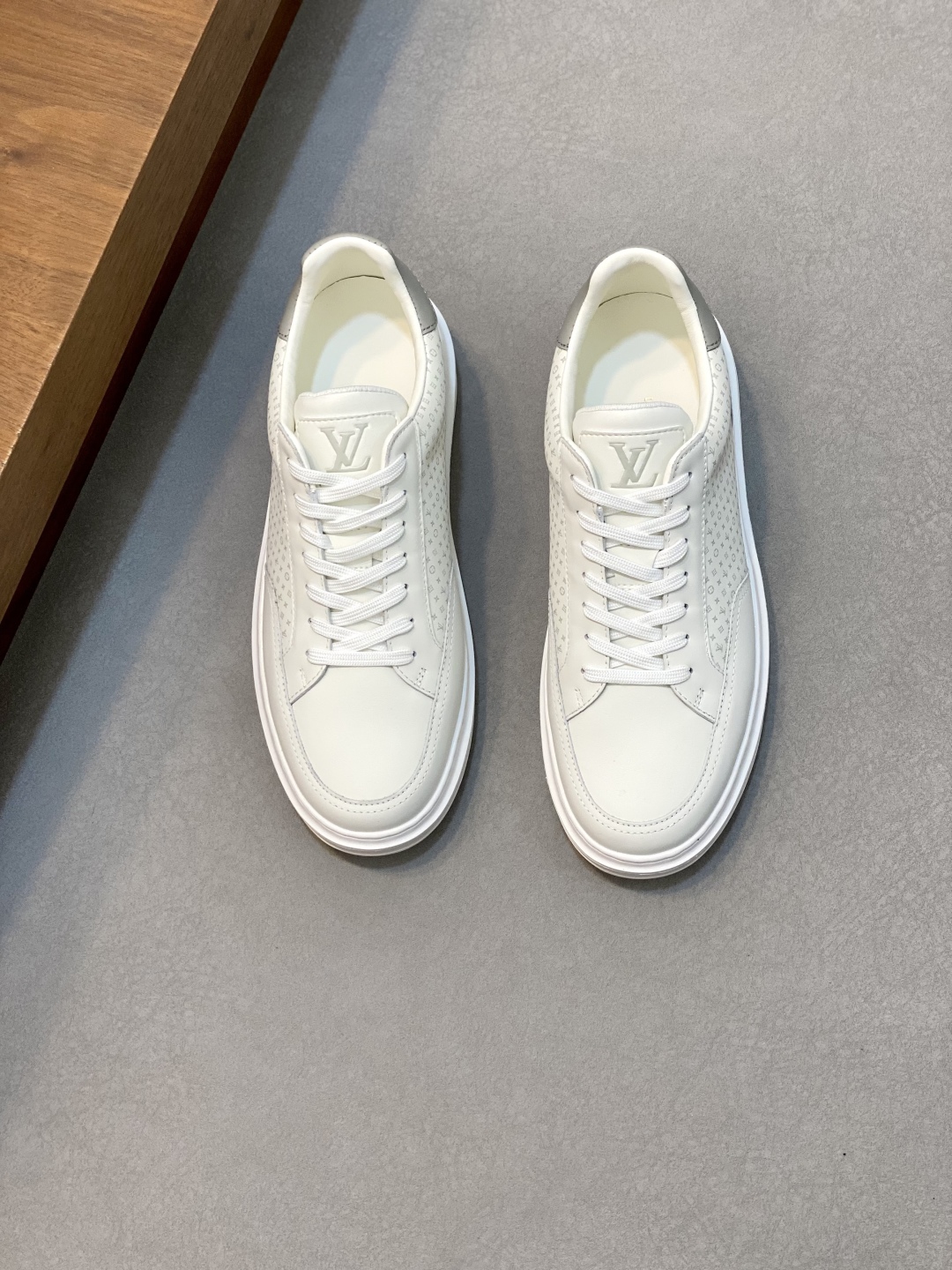 Louis Vuitton Men's White Leather Monogram Sneakers Lace-Up Casual Shoes 1 Louis Vuitton Men's White Leather Monogram Sneakers Lace-Up Casual Shoes
