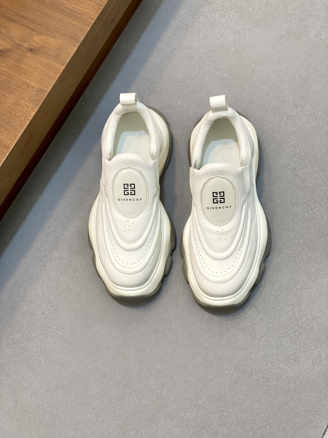 NO:222246,Brand GIVENCHY Color Original Color Number 38-44 Customized 45.46 Price Material Givenchy Top-grade Original Product!  The upper of the high-quality sports shoes is spliced ​​with imported cowhide to make it breathable and comfortable cowhide inner Cowhide feet original combination outsole style fashionable, simple and generous versatile style, Givenchy casual shoes, given, given, given, sneakers, cowhide19860909品牌GIVENCHY 颜色 原版配色 码数38-44定做45.46 价格 材质纪梵希顶级·原单货！精品好货运动鞋鞋面采用进口牛皮拼接而成透气舒服牛皮内里 牛皮垫脚 原版 组合大底 版型时尚简洁大方 百搭款,纪梵希休闲鞋,givenchy,givenchy,sneakers,cowhide,Men's shoes