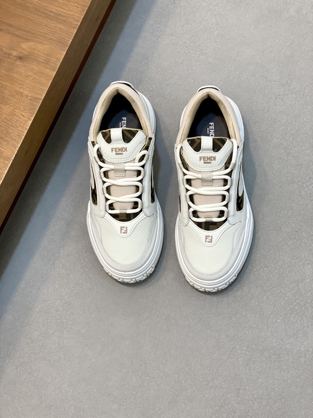 NO:280765,【FENDI】Fendi - High-end quality Original single casual sneakers - Upper Napa calfskin, lychew calfskin, tongue. Heel; injection molding brand logo plastic module - inner lining brand canvas - outsole ultra-light TPR foaming·rubber; molded outsole - ultra-high quality control·fine workmanship highlighting (high-end·noble·grade) -Size 39-44 (38,45, custom made),,fendi,fendi,sneakers,cowhide19860909【 FENDI】芬迪 -高端品质 原单休闲运动鞋 -鞋面纳帕小牛皮、荔纹小牛皮、鞋舌.后跟；注塑品牌logo塑胶模块 -内里品牌帆布 -大底超轻TPR发泡·橡胶；成型大底 -超高品控·做工精细凸显(高端·贵气·档次) -Size 39-44（38,45,可订做),,fendi,fendi,sneakers,cowhide,Men's shoes