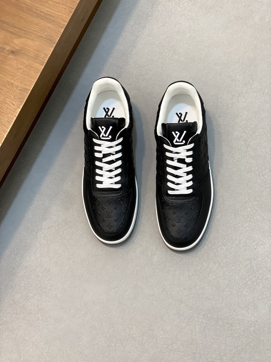 NO:223290,Brand LOUIS VUITTON original color matching code number 38-44 customized 45.46 price Material new Louis Vuitton casual shoes!  Original single-quality Labon craft upper adopts imported cowhide breathable mesh cloth inner style. Simple and atmospheric original LV outsole, Louis Vuitton, louis vuitton, louis vuitton, louis vuitton, louis vuitton, cowhide19860909品牌LOUIS VUITTON 颜色原版配色 码数38-44定做45.46 价格 材质路易威登新款 休闲鞋！原单品质拉邦工艺鞋面采用进口牛皮透气网布内里版型时尚 简单大气原版LV大底,路易威登,louis vuitton,louis vuitton,louis vuitton,cowhide,Men's shoes