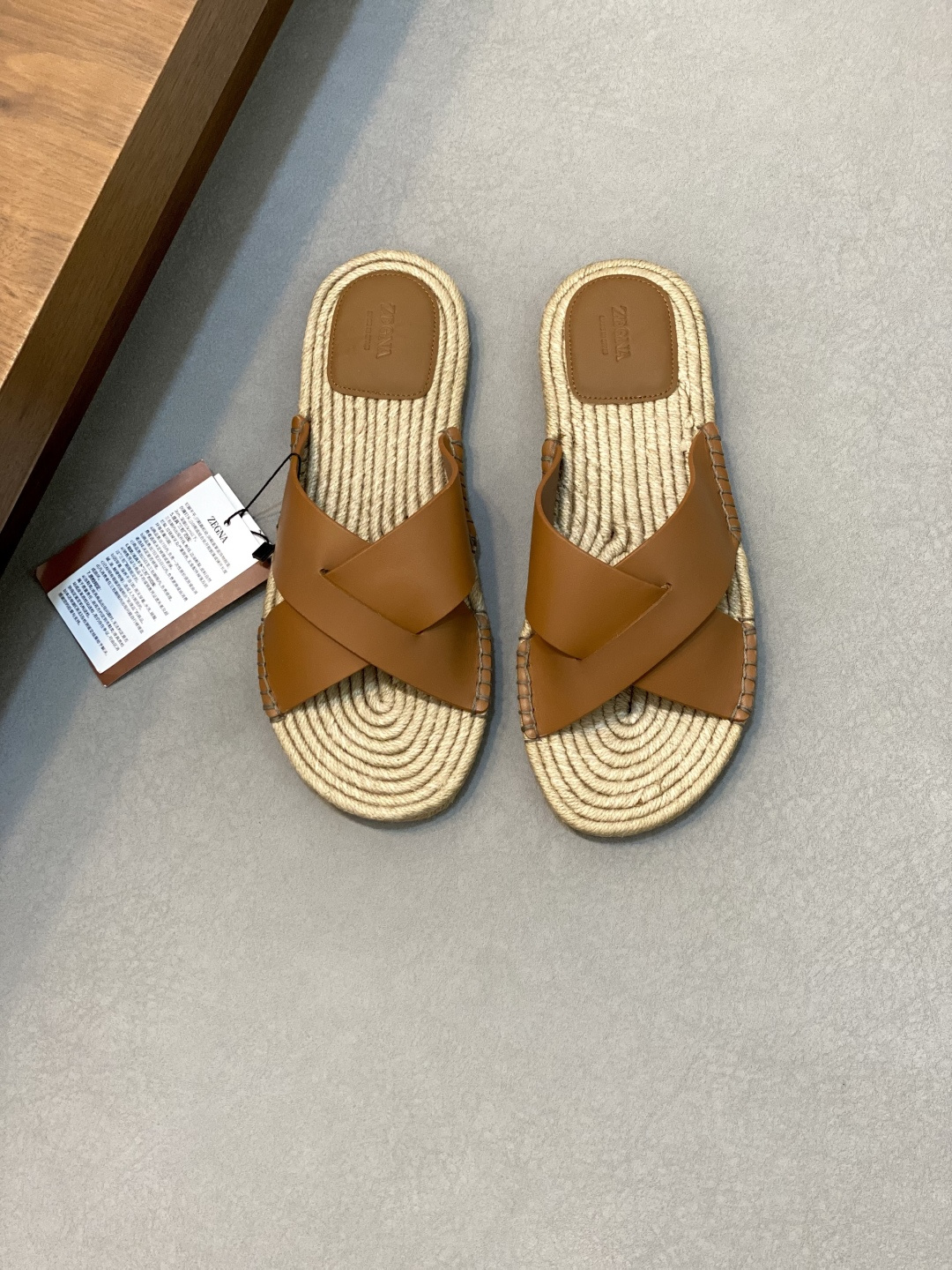 NO:278976,Zegna 2025 Antigua straw woven slippers - genuine leather outsole calfskin suede straw woven shoes, paired with woven soles and cross-shaped uppers to create a leisurely seaside look. Size: 39-44 (customized by 38.45), zegna, slippers, espadrilles, cowhide, chamois leather, Leather soles19860909杰尼亚2025Antigua草编拖鞋－真皮大底 小牛皮麂皮草编鞋,搭配编绳鞋底,交叉型鞋面,打造悠闲海边造型. Size:39-44（38.45定做）,,zegna,slippers,espadrilles,cowhide,chamois leather,Leather soles,Men's shoes
