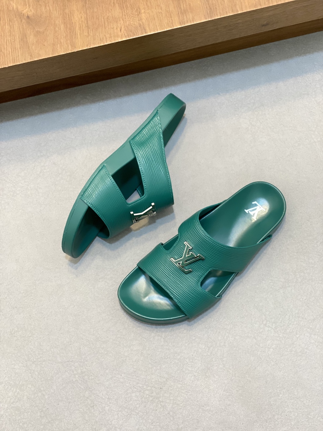 Louis Vuitton Green Monogram Embossed Rubber Slides Sandals Size 39-44 3 cmp i1744906963345 1634 0 1