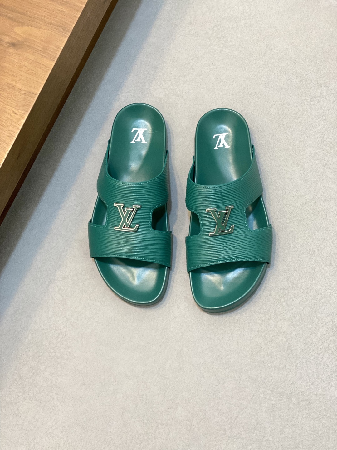 Louis Vuitton Green Monogram Embossed Rubber Slides Sandals Size 39-44 2 cmp i1744906968722 1112 0 0