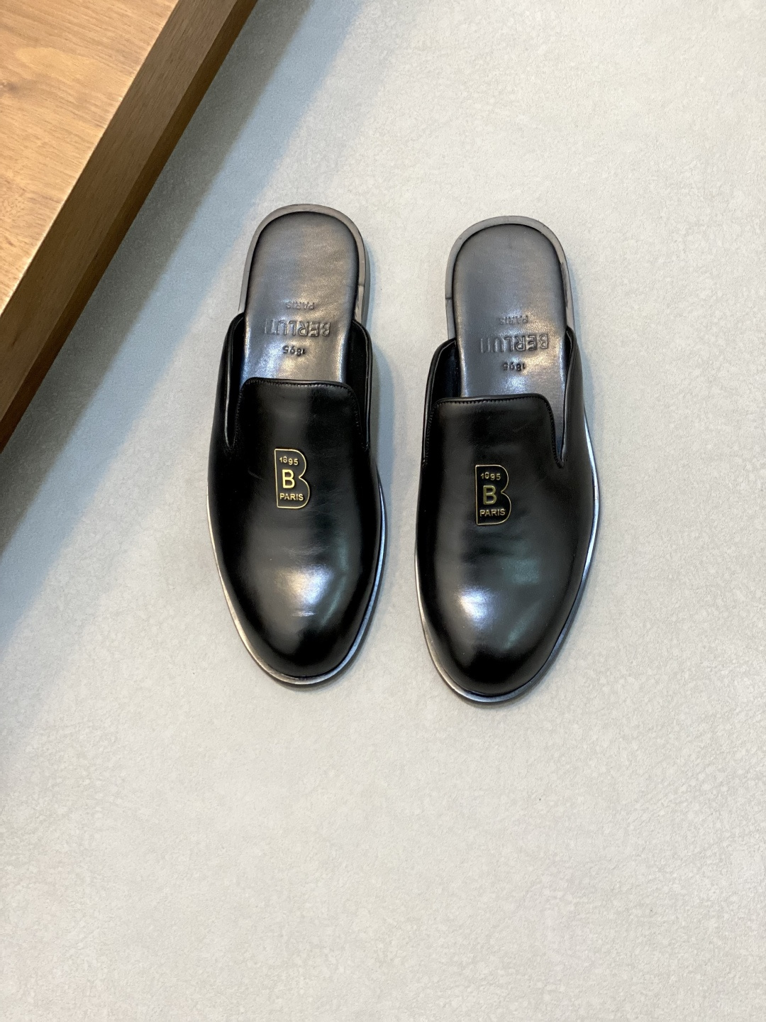 NO:222520,Ber* Bruti Italian luxury products, high-end men's semi-trail, upper is made of imported top layer cowhide, purely handmade, Italian cowhide, luxury materials imported fetal cowhide inner, low-key and luxury!  Size40-44 (45 46 custom made), Bruty-slippers-sandals, sandals, slippers, cowhide19860909Ber*布鲁提意大利奢品,高端男士半拖,鞋面选用进口头层牛皮,纯手工制作,意大利牛皮、奢侈用料进口胎牛内里 低调与奢华与一体 ！ Size40-44（45 46定做）,布鲁提-拖鞋-凉鞋,sandals,slippers,cowhide,Men's shoes