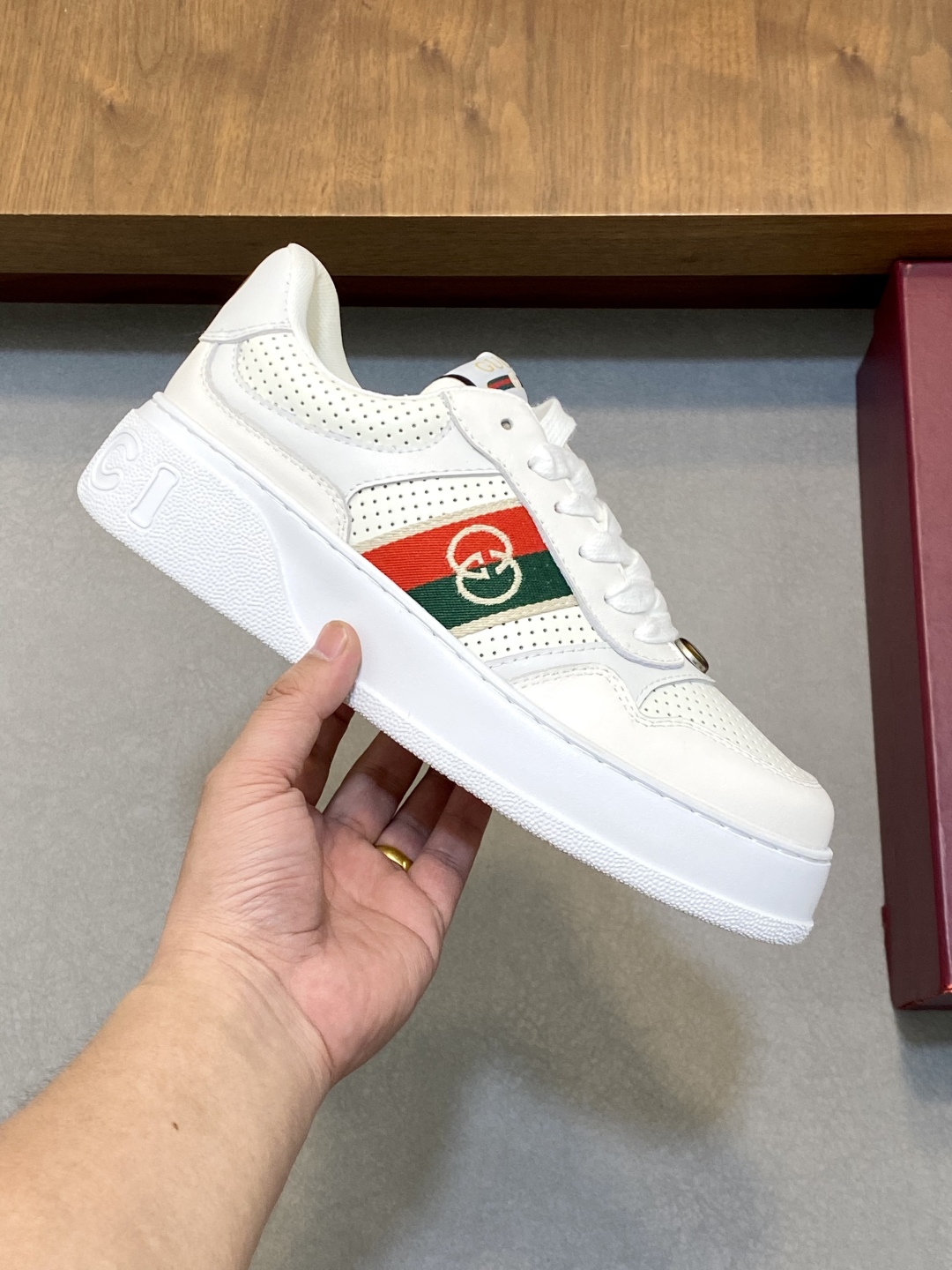 Gucci White Leather Sneakers with Embroidered Brand Logo and Perforated Toe 5 cmp i1745253847279 5428 0 3