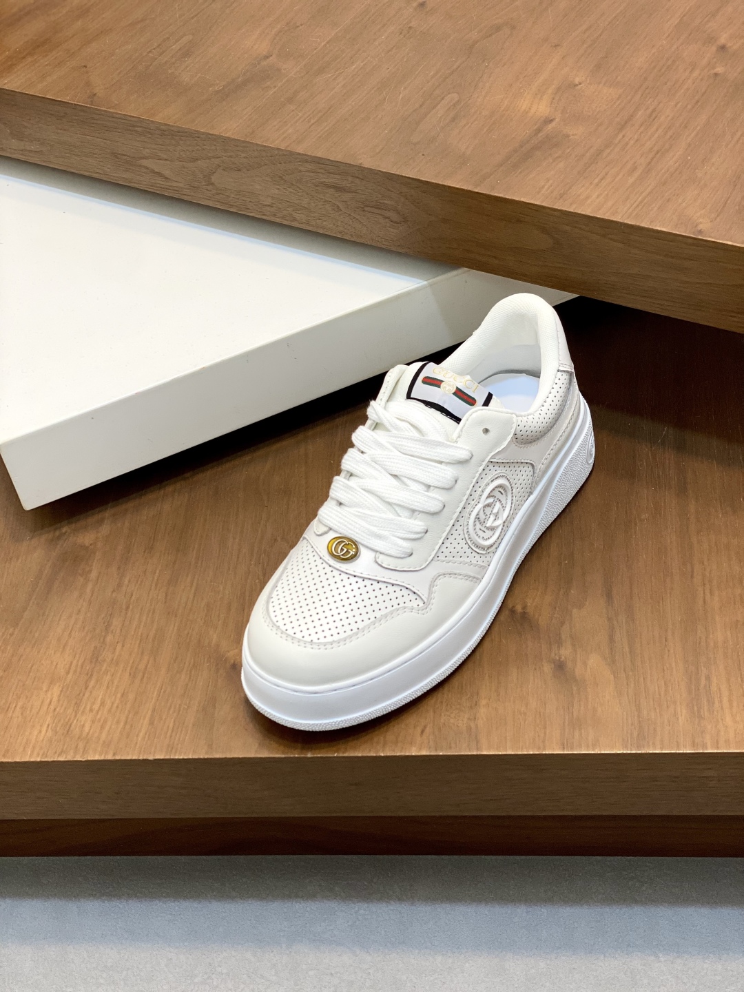 Gucci Leather Sneakers with Embroidered Logo - Premium Quality 7 cmp i1745253936757 8485 0 5