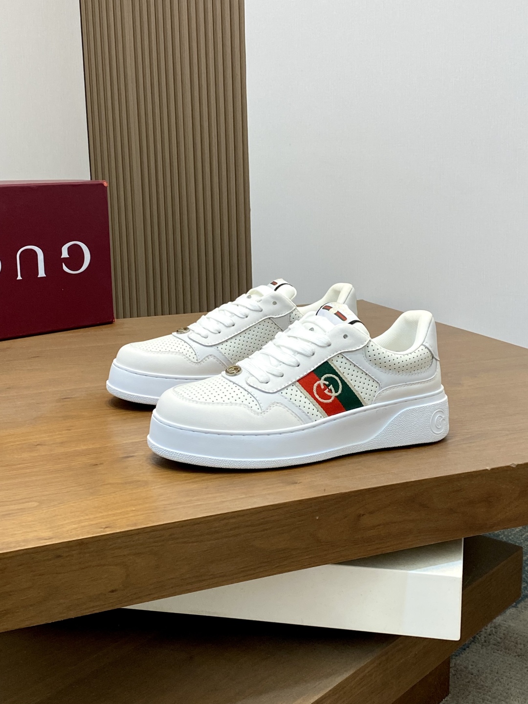 Gucci White Leather Sneakers with Embroidered Brand Logo and Perforated Toe 4 cmp i1745253982104 3387 0 2