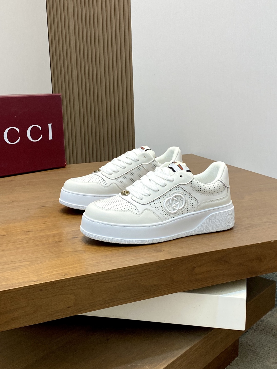Gucci Leather Sneakers with Embroidered Logo - Premium Quality 4 cmp i1745253986624 4218 0 0