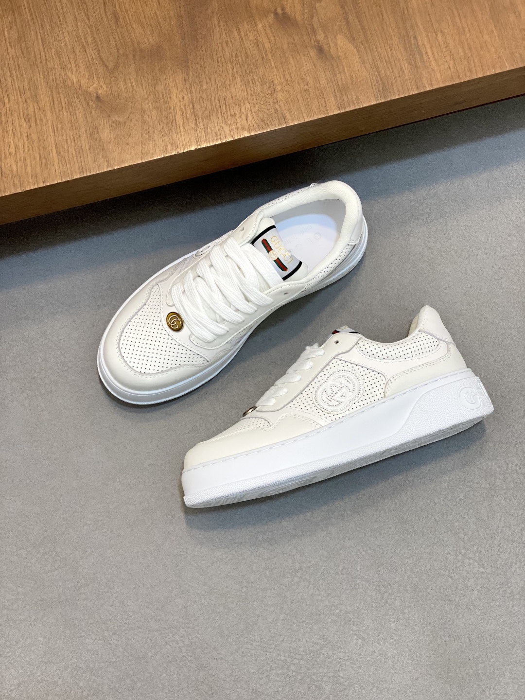 Gucci Leather Sneakers with Embroidered Logo - Premium Quality 6 cmp i1745254261953 3838 0 4