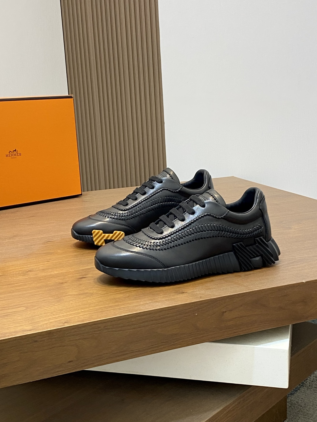 NO:280299,New men's casual sneakers for H2025 counter, fabrics are made of high-tech original leather surface and top layer cowhides with a variety of comfortable materials, lightweight EVA original sole, Labang last method to create a very light, vibrant and fashionable style!  Size38-44 (4546 customized),,sneakers,cowhide19860909H2025专柜新款男士休闲运动鞋,面料采运高技原版皮面和头层牛皮拼接多种舒适材质,轻质EVA原版大底,拉邦套楦做法 打造非常轻盈活力时尚风格！ Size38-44（4546 定做）,,sneakers,cowhide,Men's shoes