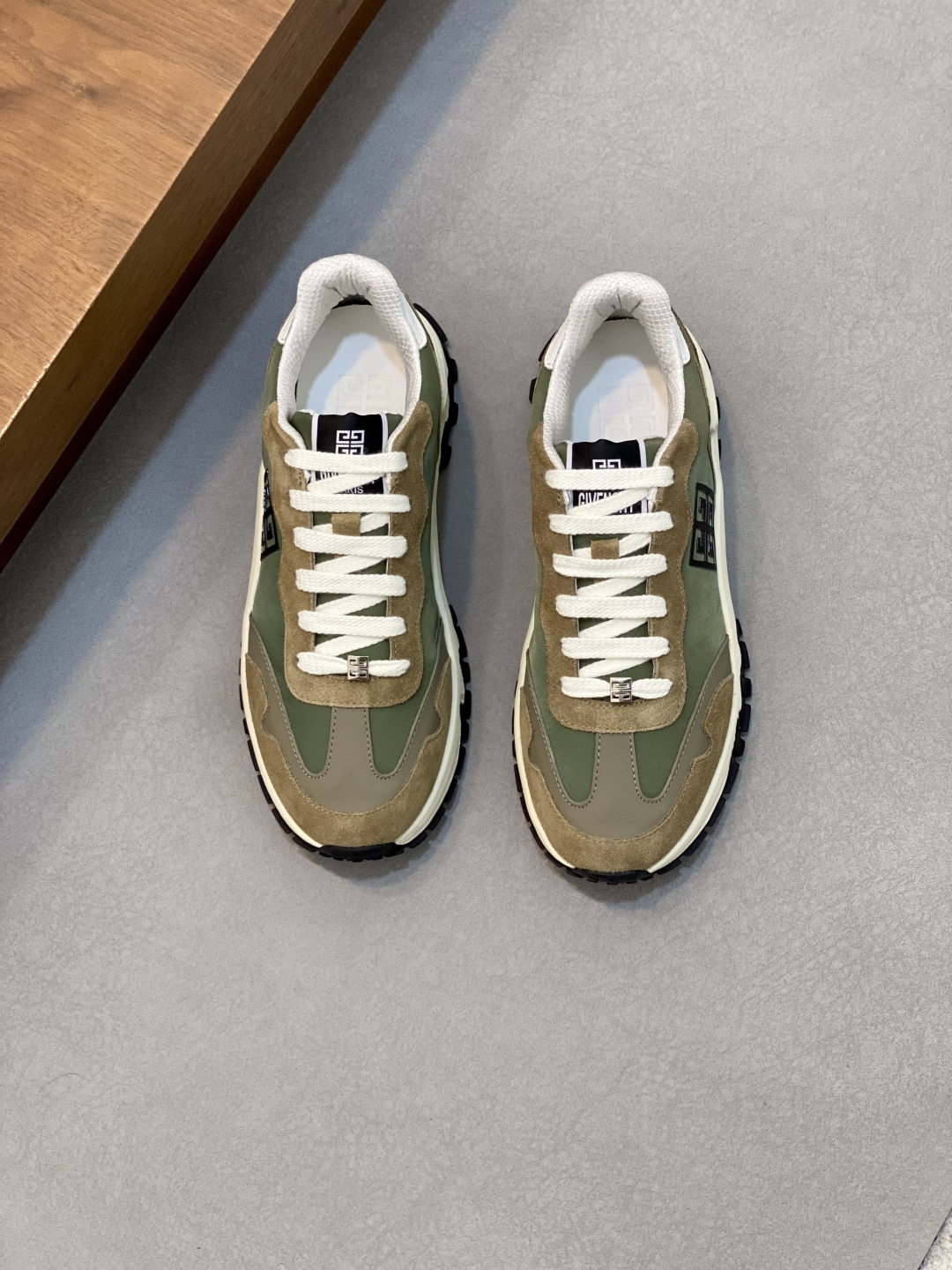 Givenchy Men's Giv 1 Leather Chunky Sole Sneakers - Stylish & Comfortable 2 cmp i1745426234321 9480 0 0