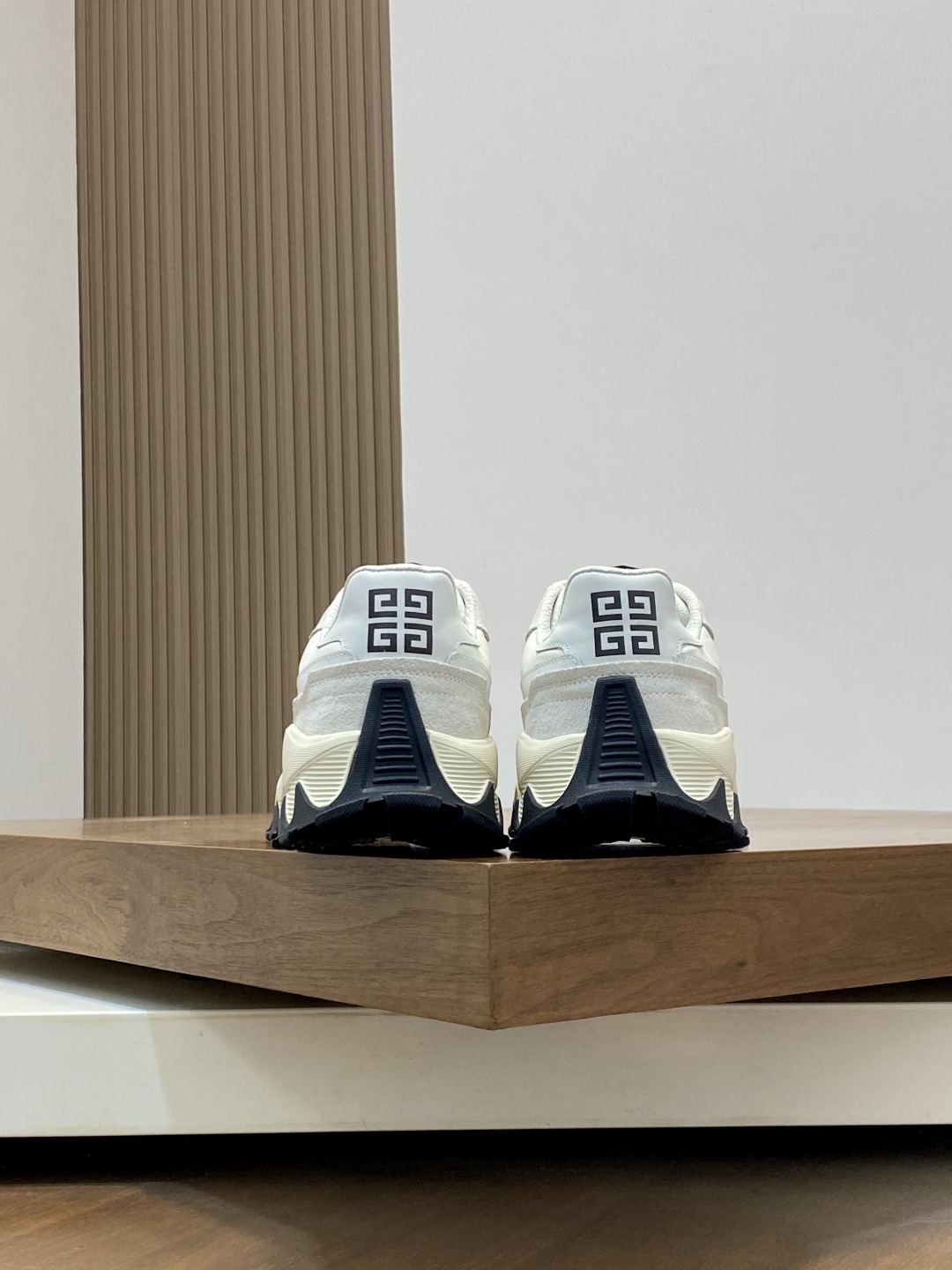Giv *y Men's White Leather Platform Sneakers with 4G Logo 9 cmp i1745426247093 9528 0 7