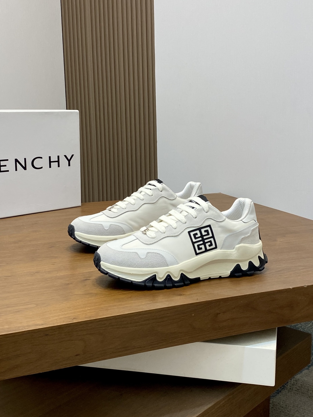 Giv *y Men's White Leather Platform Sneakers with 4G Logo 4 cmp i1745426274991 7123 0 0