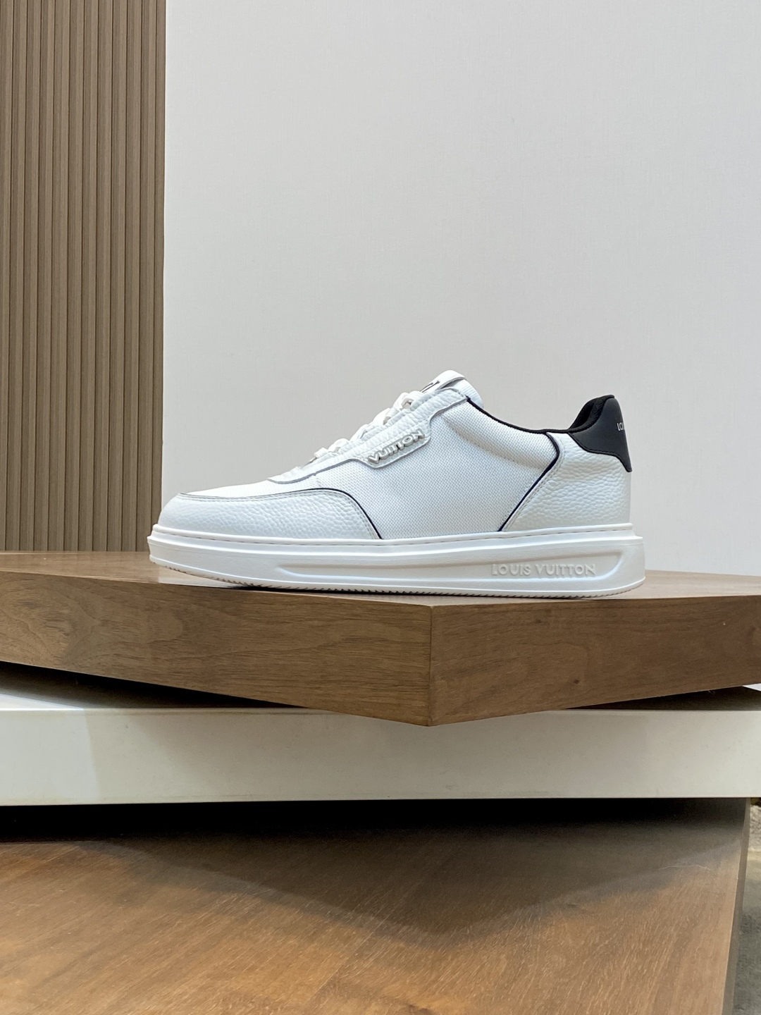Louis Vuitton Men's White Leather Monogram Lightweight Casual Sneakers 3 cmp i1745426742573 3883 0 1