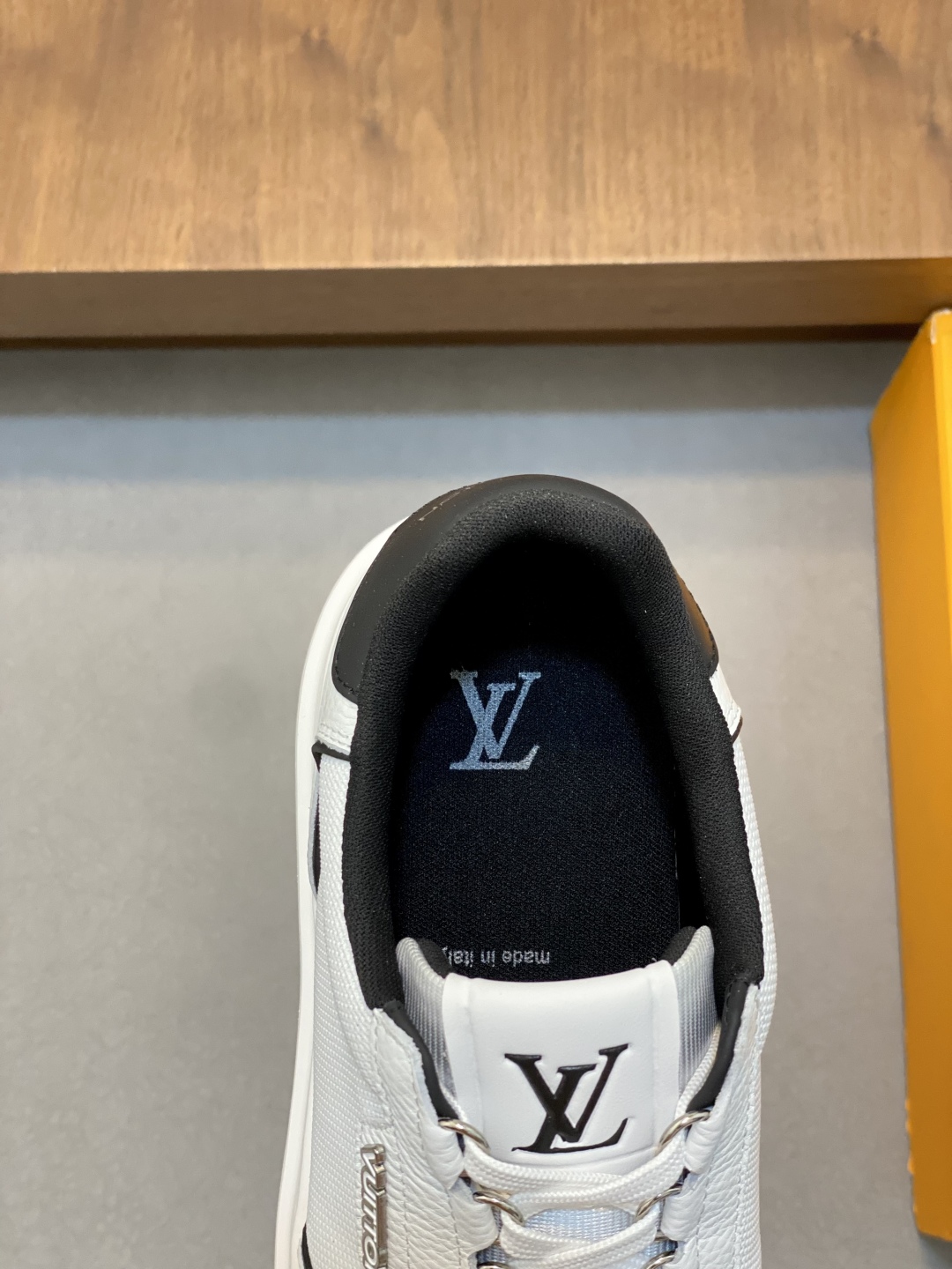 Louis Vuitton Men's White Leather Monogram Lightweight Casual Sneakers 8 cmp i1745426742596 4601 0 6