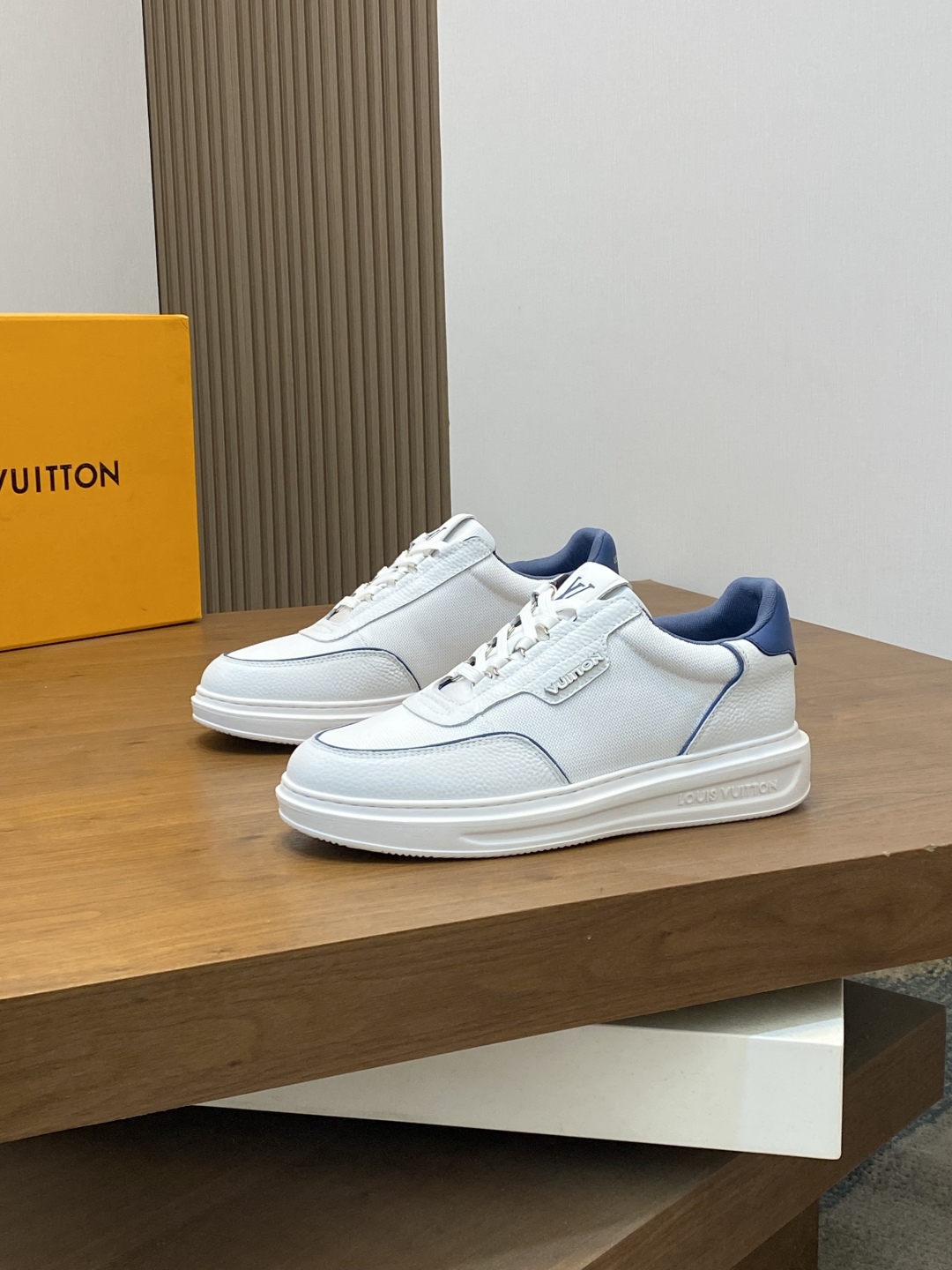 Louis Vuitton Men's White Leather Monogram Sneakers Casual Shoes size 38-44 4 cmp i1745426782497 3126 0 2