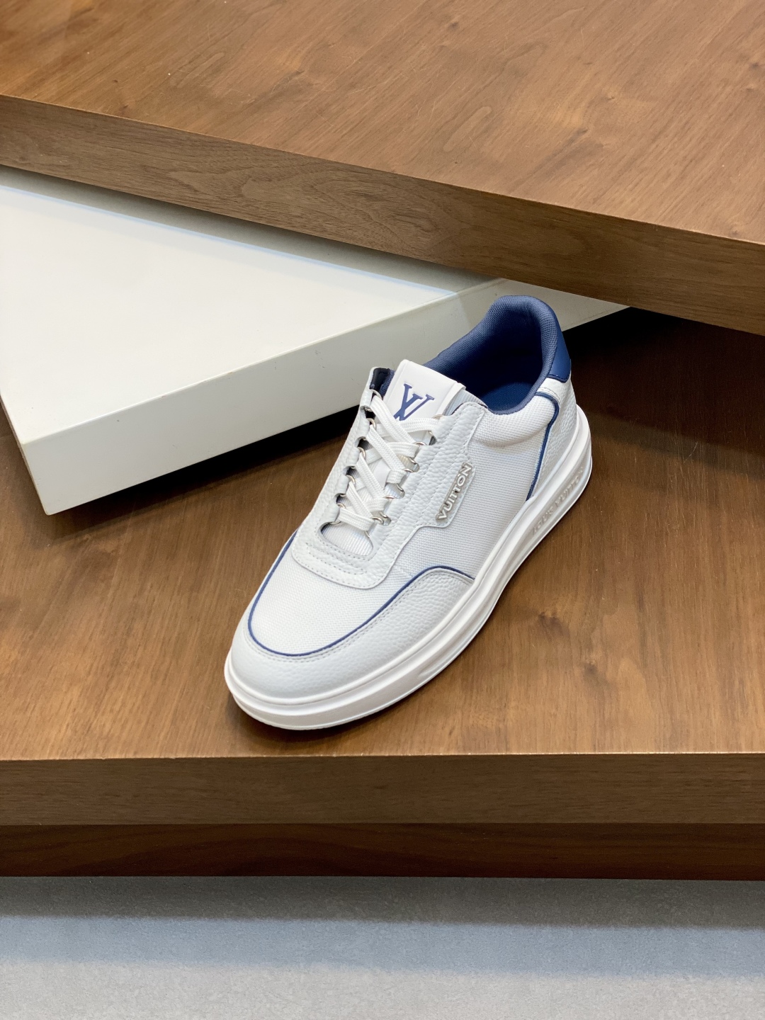 Louis Vuitton Men's White Leather Monogram Sneakers Casual Shoes size 38-44 7 cmp i1745430172687 4970 0 5