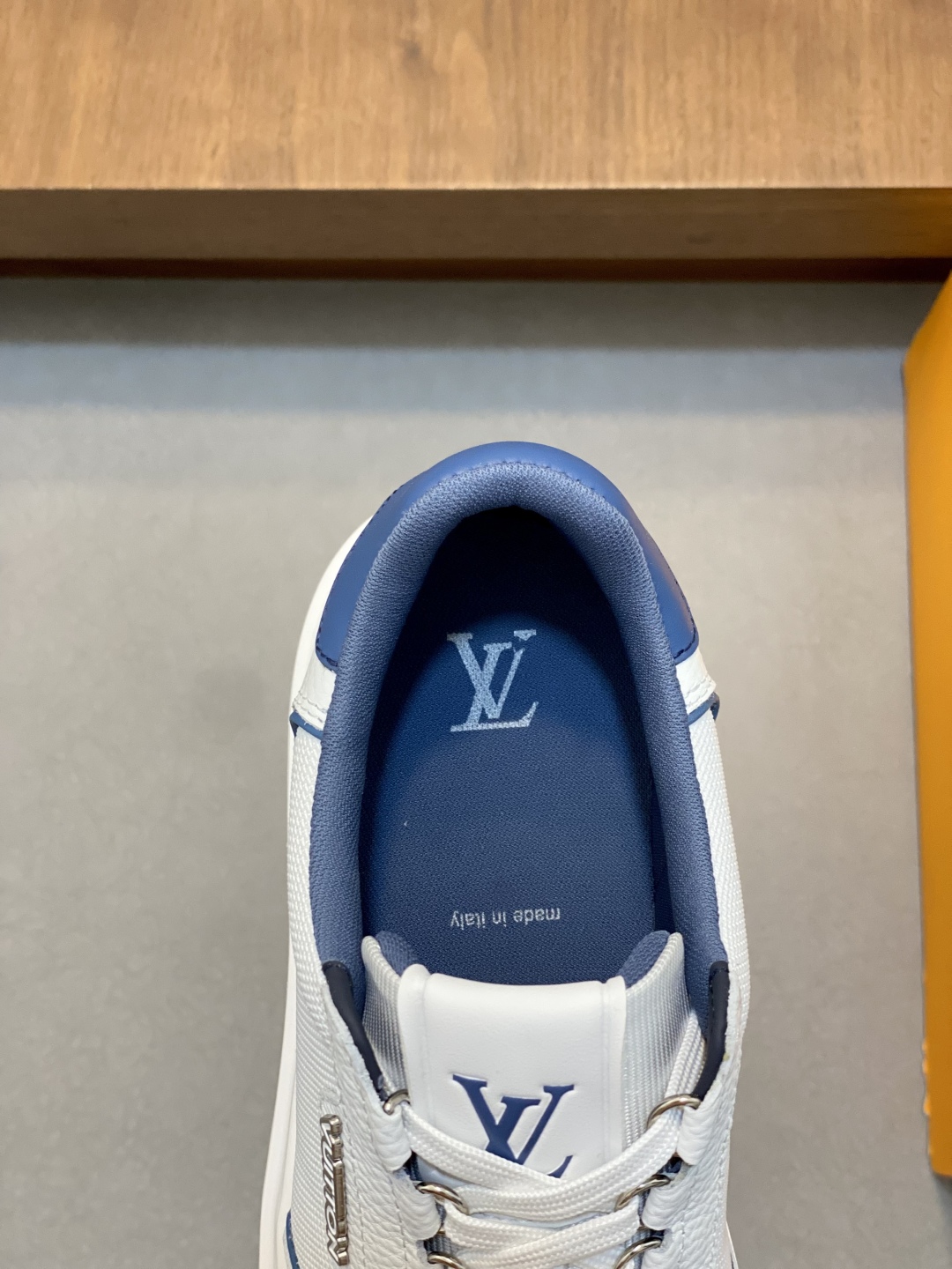 Louis Vuitton Men's White Leather Monogram Sneakers Casual Shoes size 38-44 8 cmp i1745430211995 3771 0 6