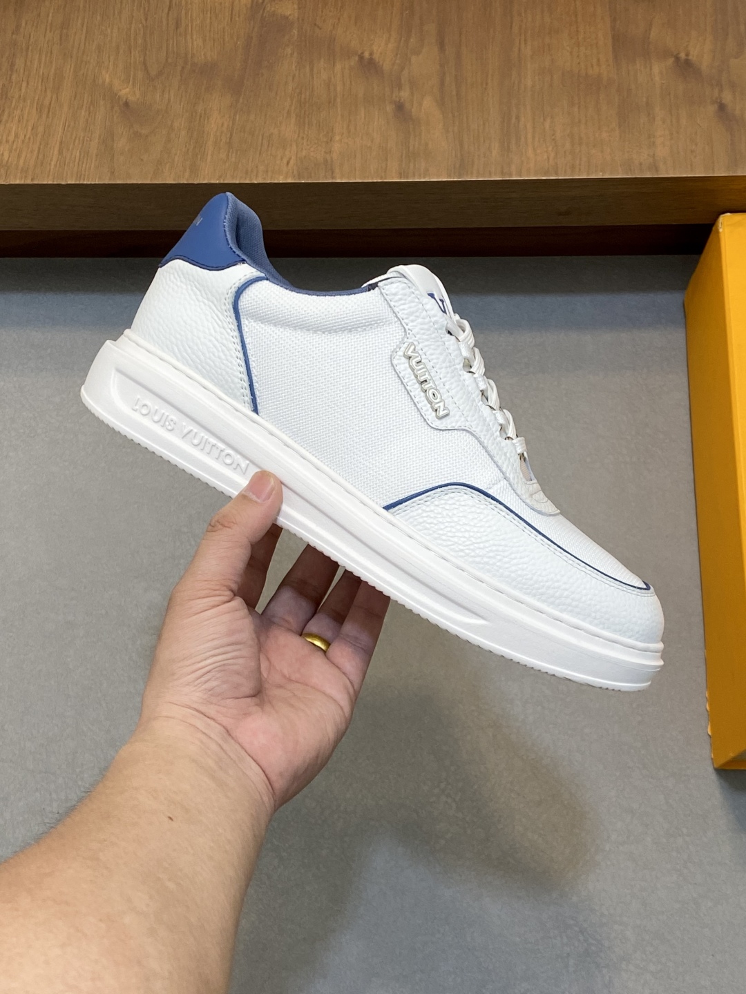 Louis Vuitton Men's White Leather Monogram Sneakers Casual Shoes size 38-44 5 cmp i1745430211995 7095 0 3