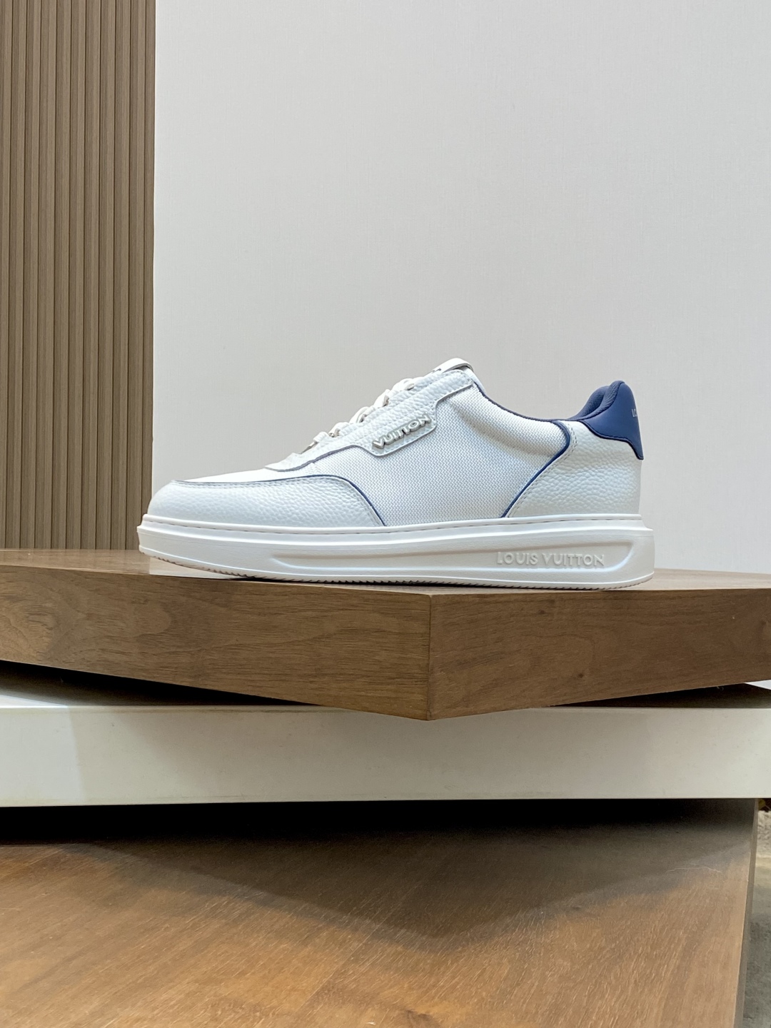 Louis Vuitton Men's White Leather Monogram Sneakers Casual Shoes size 38-44 3 cmp i1745430211995 8141 0 1