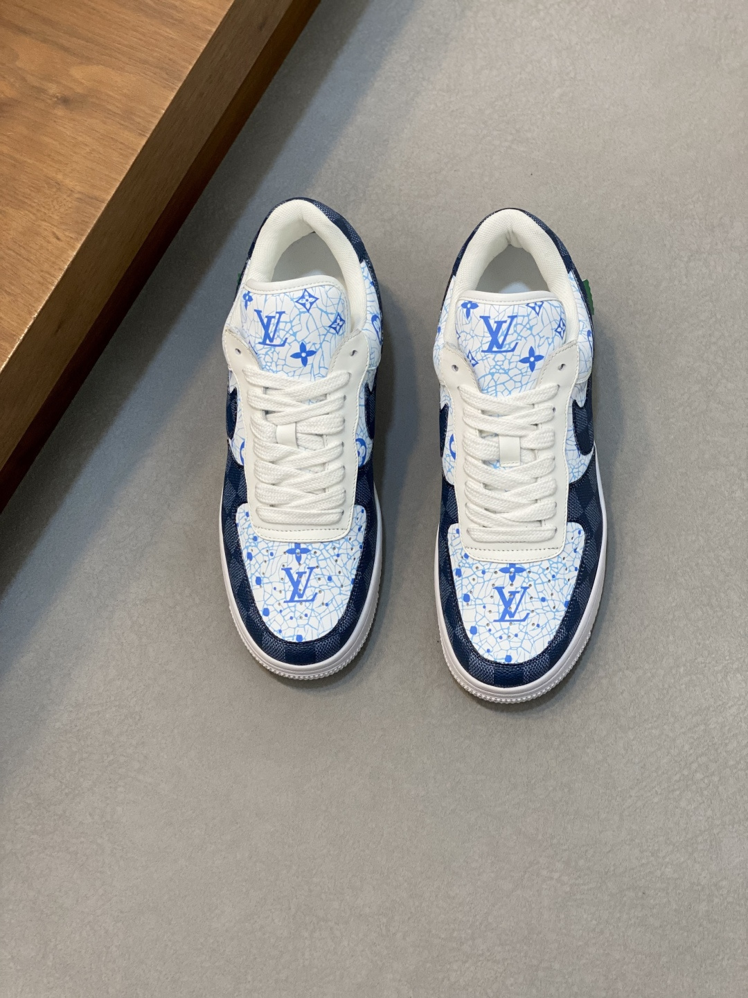 NO:222681,Brand LV·NiKe color original color matching, code number 39-44 customized 38.45. Price Material Louis Vuitton·Nike 2025 counter new casual shoes!  The Louis Vuitton x x Nike co-branded model basically continues the style of THE TEN. The visual effects of the Swoosh car line and shoe tongue label are quite familiar, and they have both fashion and trendy attributes!  The upper is made of original material and original rubber outsole. Welcome to compare, Louis Vuitton, louis vuitton, louis vuitton, louis vuitton, stuart weitzman19860909品牌LV·NiKe 颜色原版配色 码数39-44定做38.45. 价格 材质路易威登·耐克2025专柜新品休闲鞋！Louis Vuitton x x Nike 联名款,设计思路基本上是延续 THE TEN 的风格,Swoosh 车线、鞋舌标签视觉效果相当熟悉,兼具时尚与潮流属性！鞋面采用原版材质,原版橡胶大底 欢迎对比,路易威登,louis vuitton,louis vuitton,louis vuitton,stuart weitzman,Men's shoes