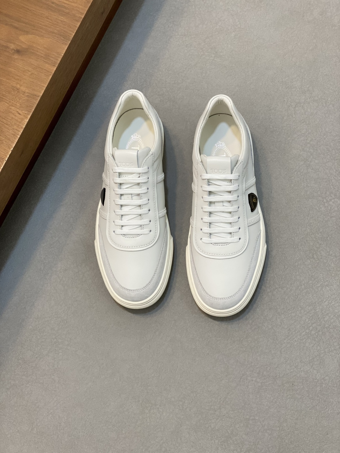 NO:338059,Brand TOD'S color original color matching Size 39-44 Customized 45 Price Material Todds Men's New Style Casual Shoes Original single quality, men's sneakers Upper is made of cowhide, cowhide inner cowhide cushion This TOD'S sneakers attract attention with a novel design, and rubber beans show the traditional elements of the brand. Made of suede leather with smooth leather, sewn fabric, soft touch, and TOD'S logo, rubber outsole, TOD'S casual shoes, Tod's, sneakers, cowhide19860909品牌TOD'S 颜色原版配色 码数39-44定做45 价格 材质托德斯 男士 新款 休闲鞋 原单品质、男士运动鞋 鞋面采用 牛皮拼接制作 牛皮内里 牛皮垫脚 本款TOD'S 运动鞋以新颖设计吸引眼球,橡胶豆豆尽显品牌传统元素.绒面皮革拼光滑皮革制成,拼缝织物,触感柔软,侧边饰以TOD'S 标识、橡胶大底,TOD'S 休闲鞋,Tod's,sneakers,cowhide,Men's shoes