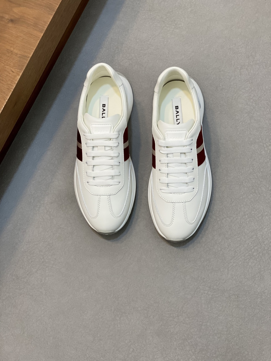 NO:338050,Brand B A L L Y original color matching code number 39-44 standard code Price Material Bally new men's classic casual shoes simple atmospheric super high-quality style choose top layer cowhide with luxurious cowhide inner smooth lines light and comfortable original wear-resistant rubber outsole, Bally casual shoes, ballly, cowhide19860909品牌B A L L Y 颜色原版配色 码数39-44标准码 价格 材质巴利新款男士 经典休闲鞋简约大气超高逼格选用头层牛皮搭配搭配奢华牛皮内里流畅线条轻便舒适原版耐磨橡胶大底,巴利 休闲鞋,bally,cowhide,Men's shoes