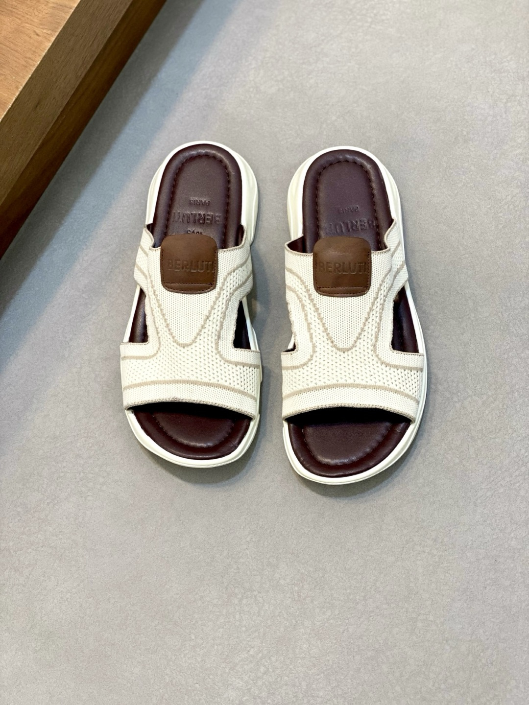 NO:349067,Ber* Bruti Italian luxury products, high-end men's slippers, the upper is made of breathable flying fabric, purely handmade, Italian cowhide tpu outsole, luxury materials imported from the inner body, low-key and luxury!  Size40-44 (45 custom made), slippers, cowhide19860909Ber*布鲁提意大利奢品,高端男士拖鞋,鞋面选用透气飞织面料,纯手工制作,意大利牛皮tpu大底、奢侈用料进口胎牛内里 低调与奢华与一体 ！ Size40-44（45定做）,,slippers,cowhide,Men's shoes