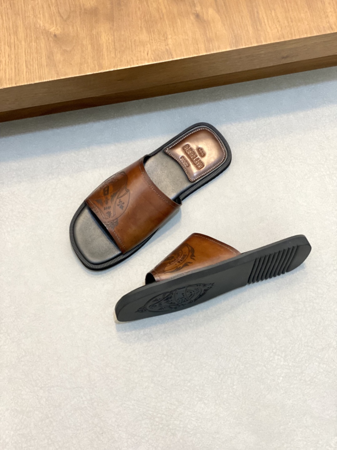 Berluti Men's Fashion Leather High-Gloss Handmade Slippers Sandals 3 cmp i1745601151759 8687 0 1