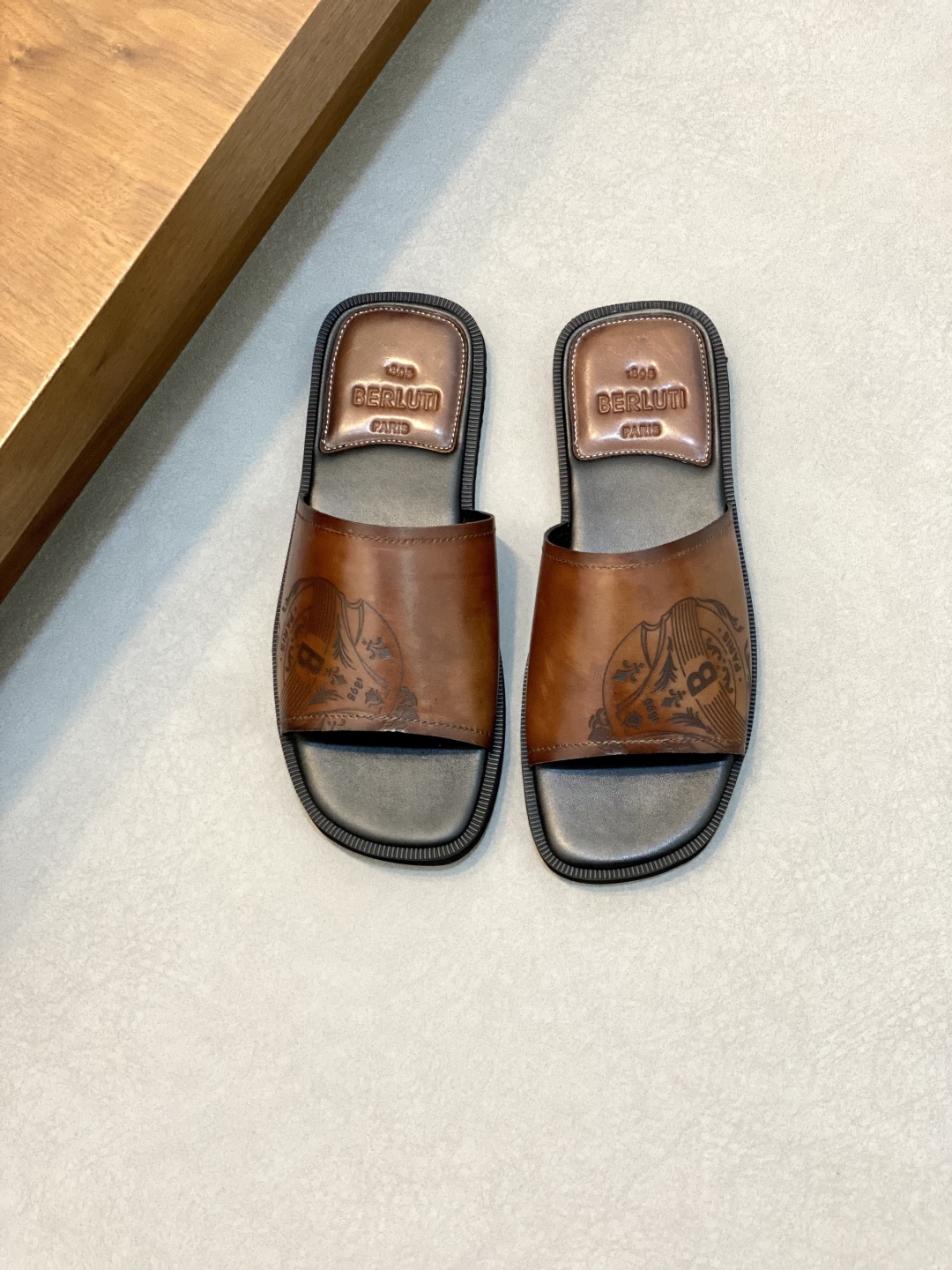 Berluti Men's Fashion Leather High-Gloss Handmade Slippers Sandals 2 cmp i1745601151765 756 0 0
