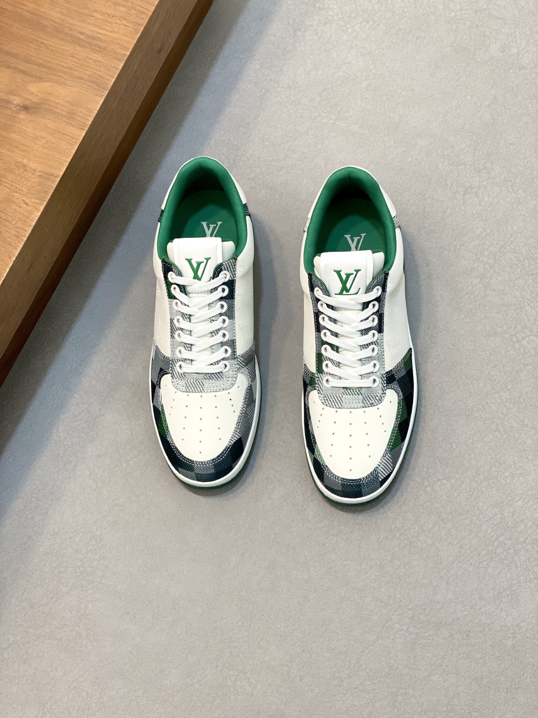 Louis Vuitton Men's Nappa Leather Sneakers with Checkered Trim - Sizes 38-44 2 cmp i1745684876788 4957 0 0