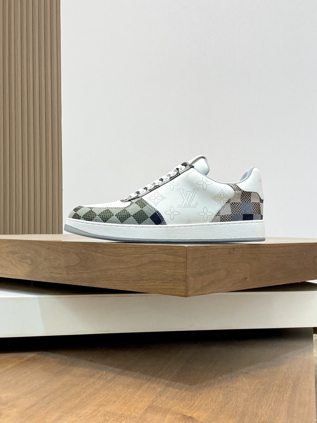 Louis Vuitton Nappa Leather Sneakers With Damier Pattern - Size 38-44 3 cmp i1745684941326 8833 0 1